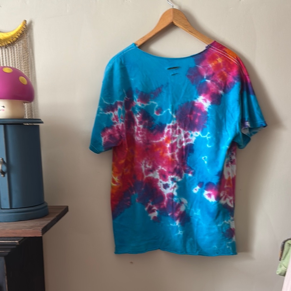 ☮️🍄🎸🎵Tie-Dye V-Neck Women Top - Picture 5 of 5